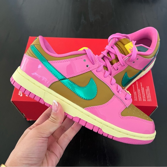 ✔️New✔️ NIKE Parris Goebel Dunk Low Playful Pink - Picture 2 of 10